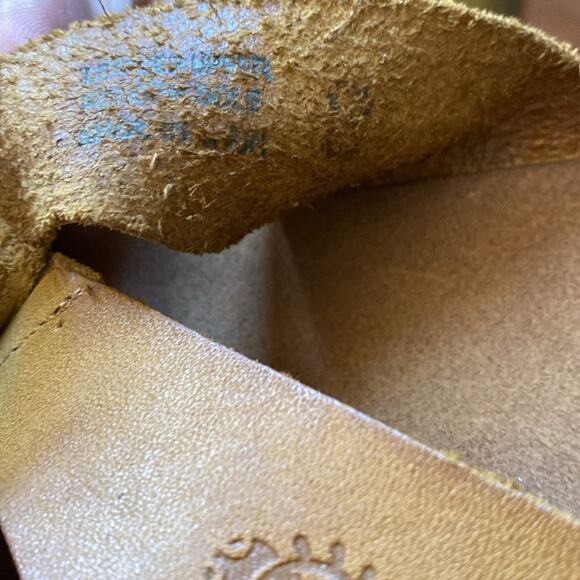 Yokono women’s 8 slip on camel color flat leather sandals - Picture 5 of 5